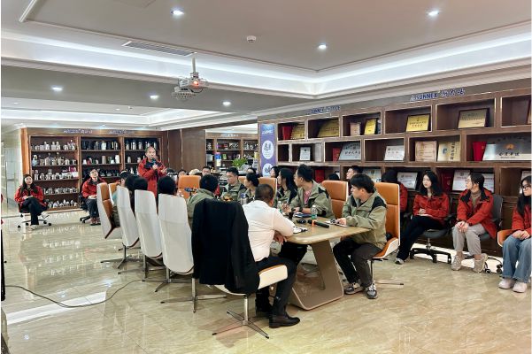 Conoscenza del prodotto Sunnex e formazione sulle competenze aziendali tenute nell'ufficio di Shenzhen