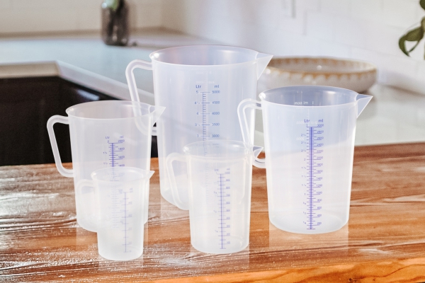 Caraffe dosatrici Sunnex in PP: ideali per uso domestico e commerciale