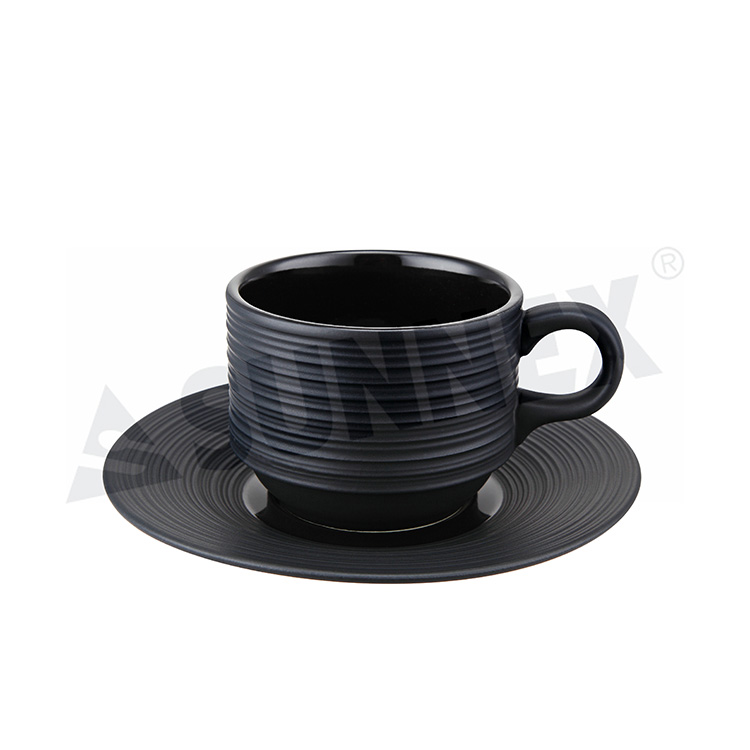 Tazza da caffè in porcellana di colore nero