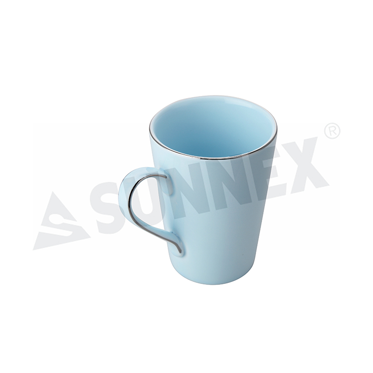 Tazza in porcellana di colore blu